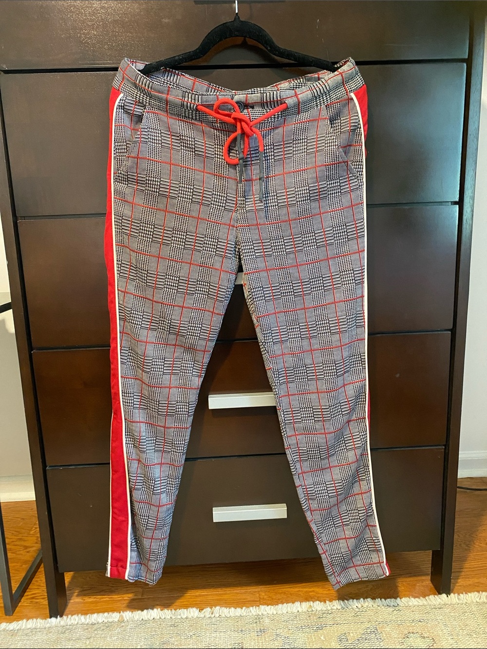 RNT23 Gray and Red Plaid Pants Size Small